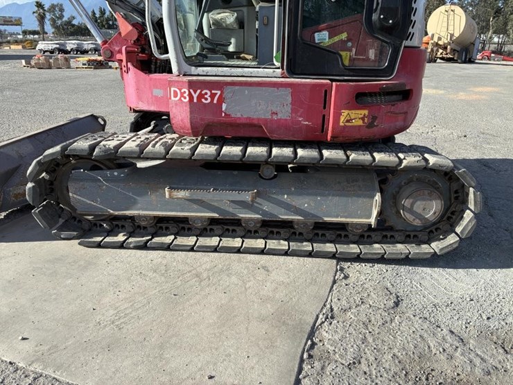 2016-takeuchi-tb280fr-image-17