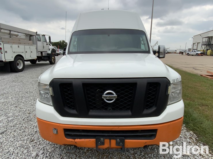 2017-nissan-nv2500-image-2