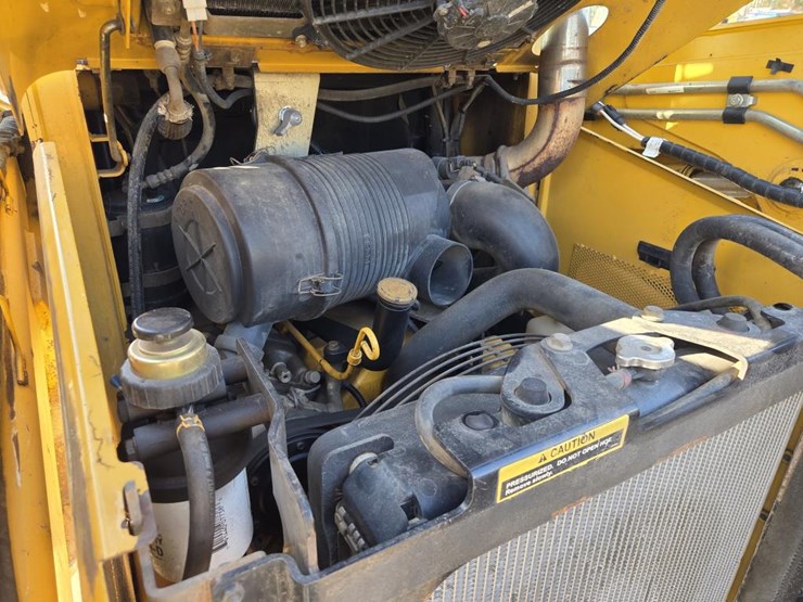 2013-deere-ct332-image-27