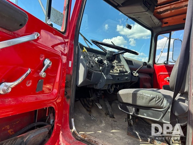 1992-ford-l8000-image-16