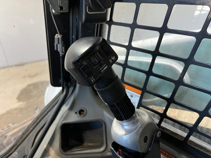 2017-bobcat-s570-image-23
