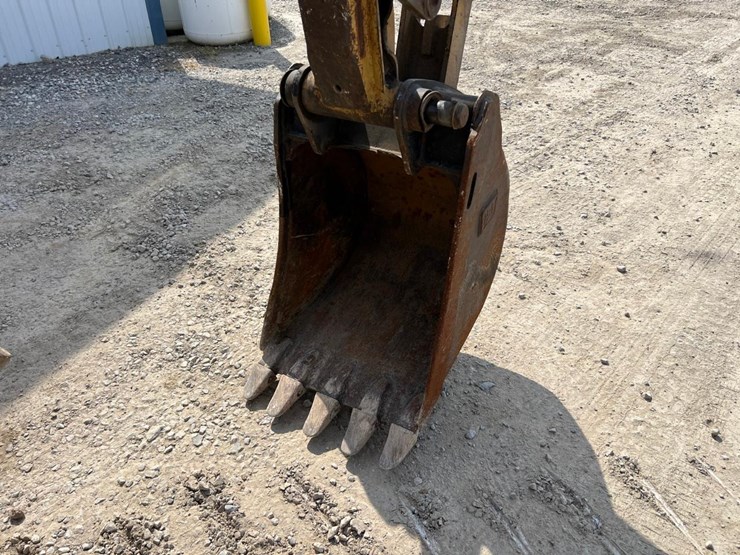 caterpillar-430d-image-17
