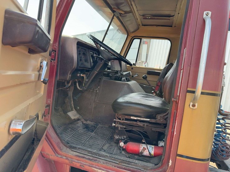 1982-international-2275-day-cab-semi-image-23