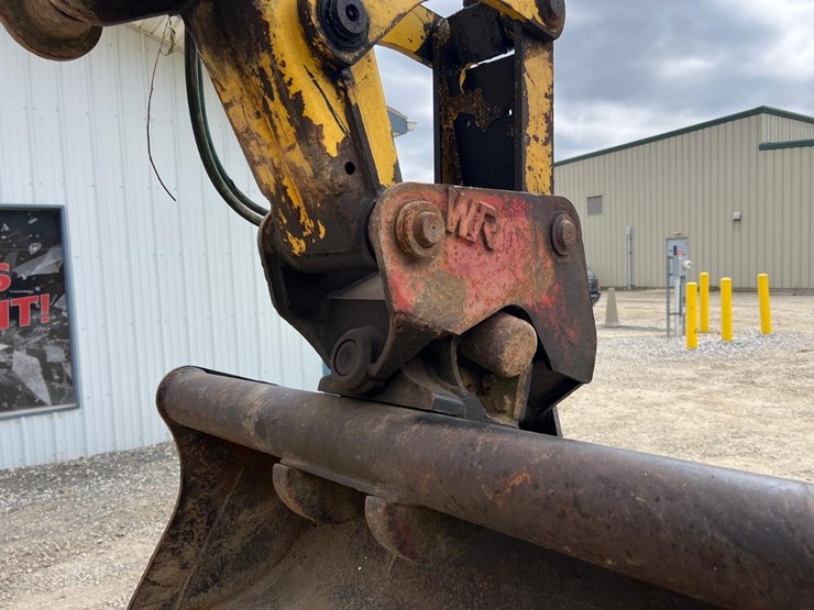 new-holland-b95-image-17