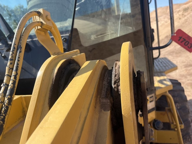 caterpillar-928g-image-35