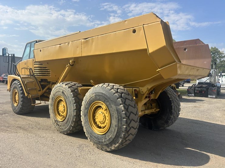 2005-caterpillar-725-image-3