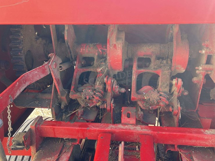new-holland-565-image-23