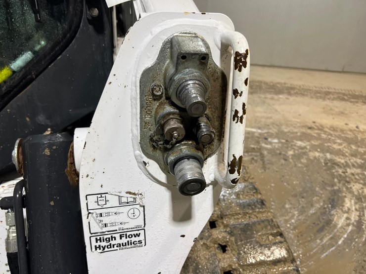 2022-bobcat-t770-image-11