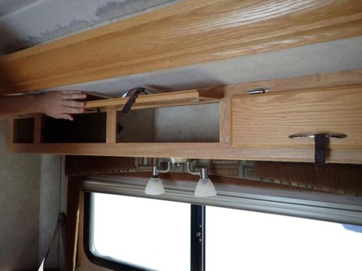 2007-big-foot-30mh26sl-26-ft-s/a-class-c-motorhome-image-33