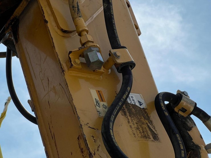 caterpillar-430d-image-16