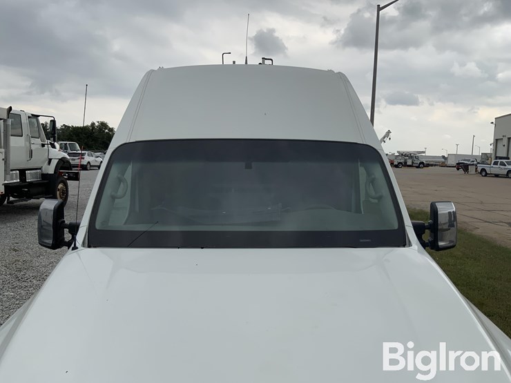 2017-nissan-nv2500-image-11