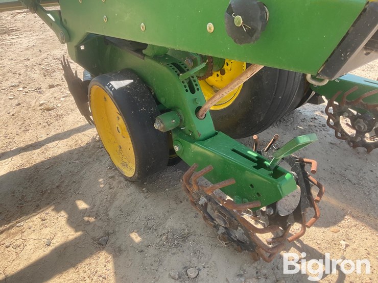john-deere-7300-image-20