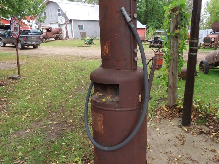 g&b-type-65-model-2-gas-pump-image-2