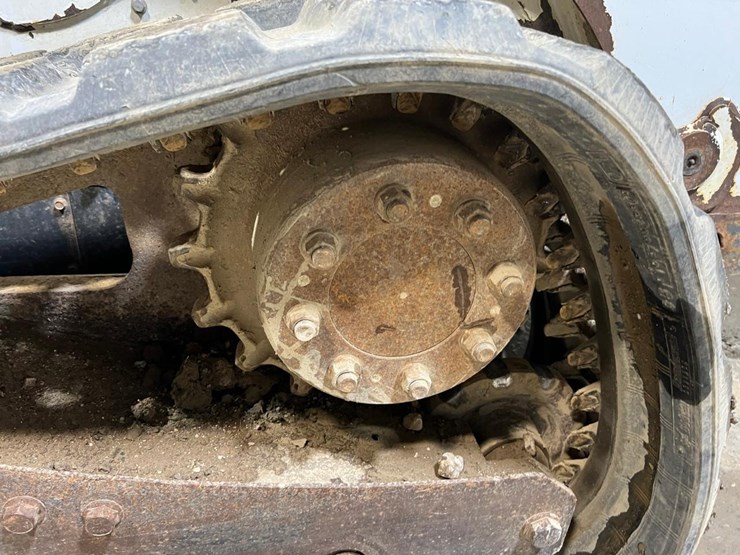 bobcat-t870-image-14
