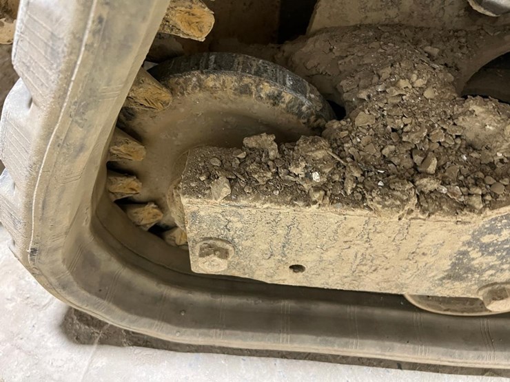 2022-bobcat-t64-image-49
