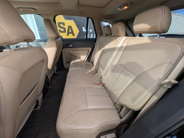 2010-ford-edge-image-25