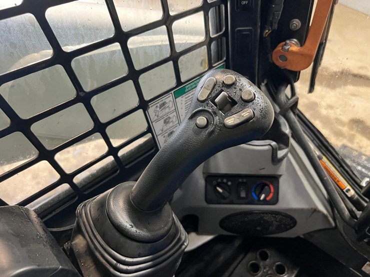 2020-bobcat-t770-image-27
