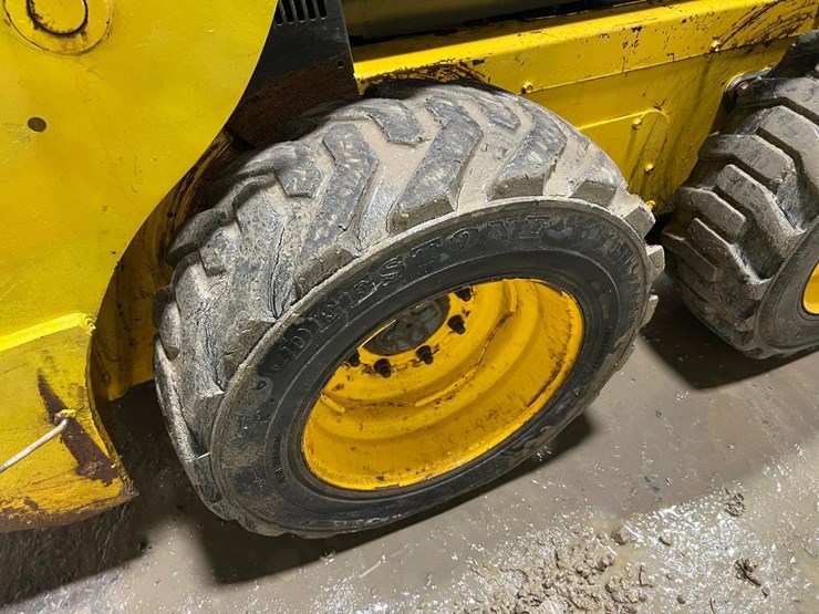 new-holland-l215-image-15