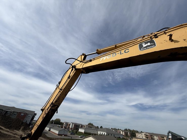 deere-790d-image-38