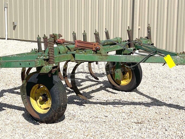 john-deere-10-image-1