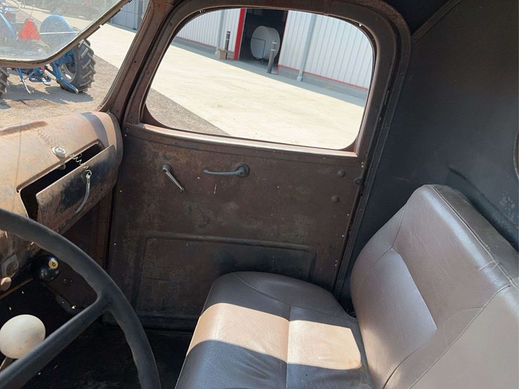 chevrolet-1/2-ton-regular-cab-pickup-image-20