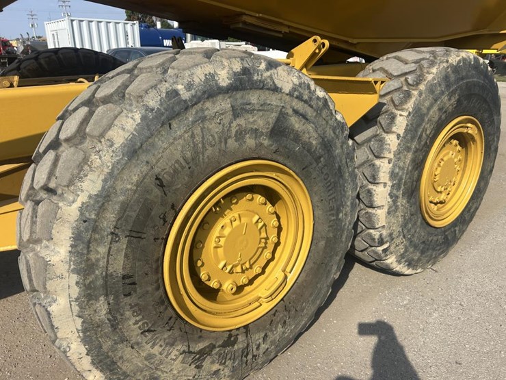2005-caterpillar-725-image-16