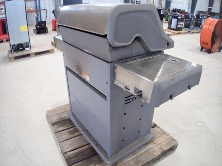 napoleon-rogue-se-4-burner-gas-bbq-image-3