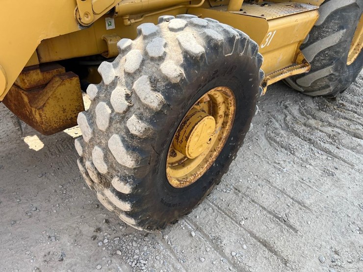 caterpillar-430d-image-12