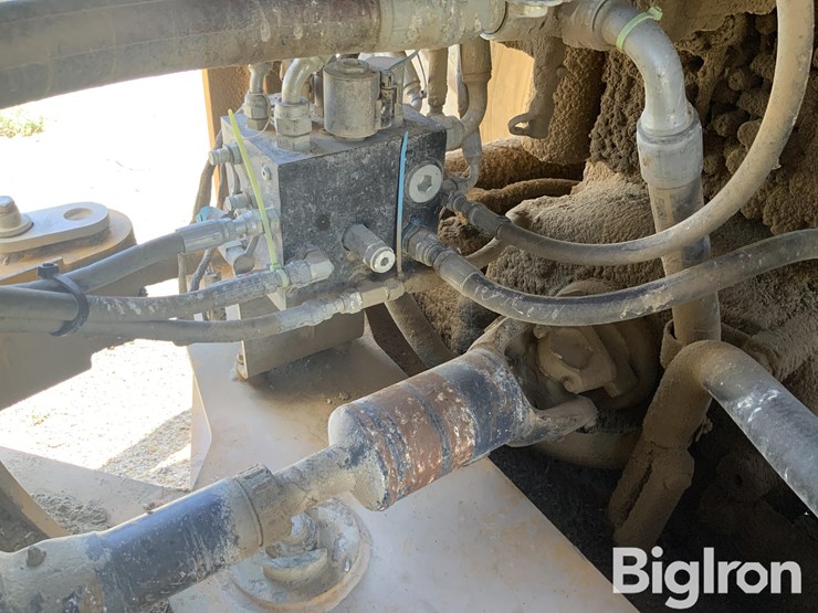 2012-deere-724k-image-12