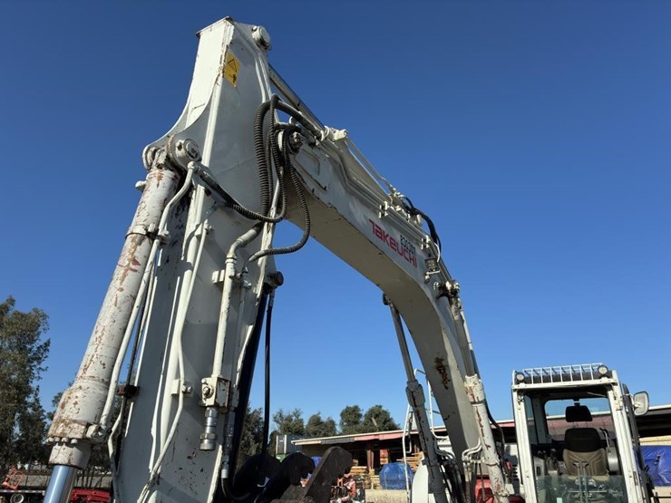 2017-takeuchi-tb2150-image-12