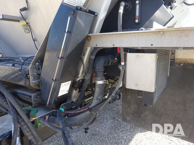 2021-john-deere-f4365-image-44