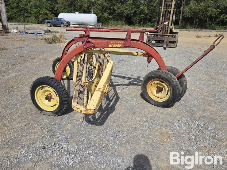new-holland-256-image-4