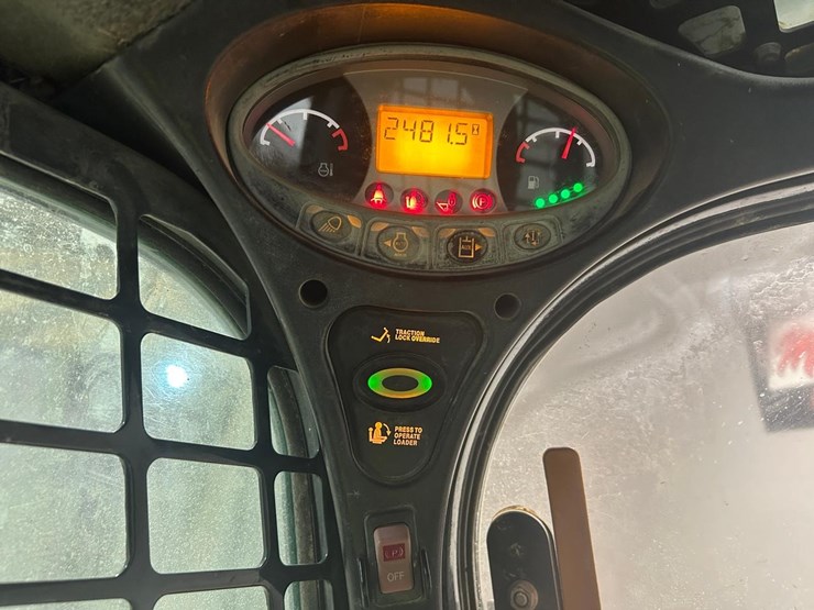 2015-bobcat-t770-image-25