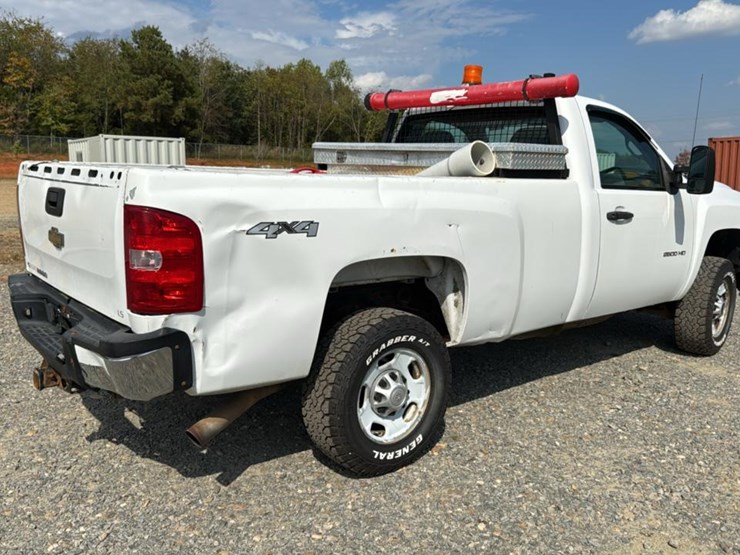 2012-chevrolet-2500-image-5
