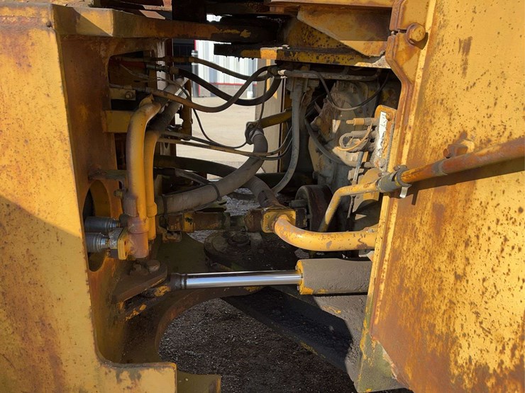 clark-125-wheel-loader-image-11