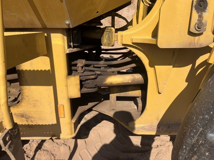 caterpillar-928g-image-60