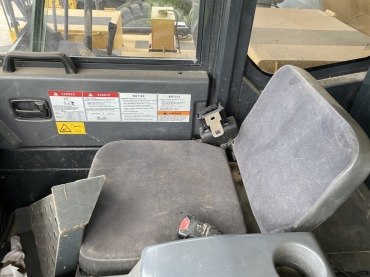 2015-komatsu-hd605-7e0-image-34