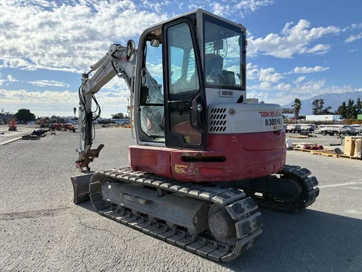 2016-takeuchi-tb280fr-image-4