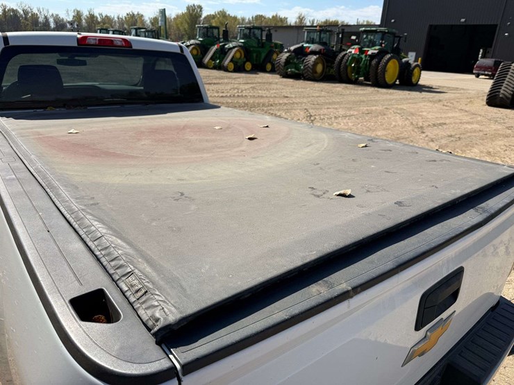 2018-chevrolet-1500-image-18