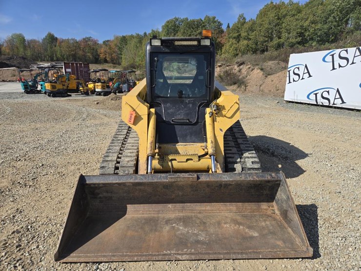 2013-deere-ct332-image-8