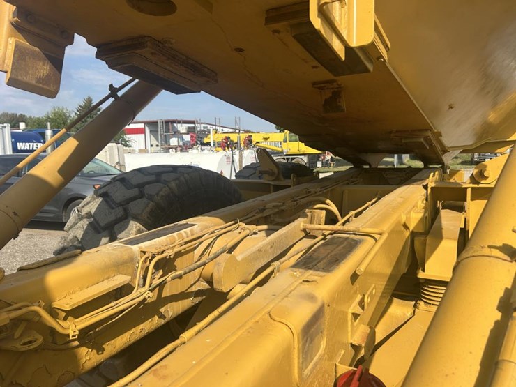 2005-caterpillar-725-image-14