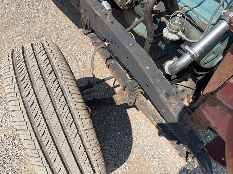 chevrolet-1/2-ton-regular-cab-pickup-image-15