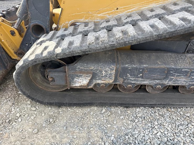 deere-331g-image-43