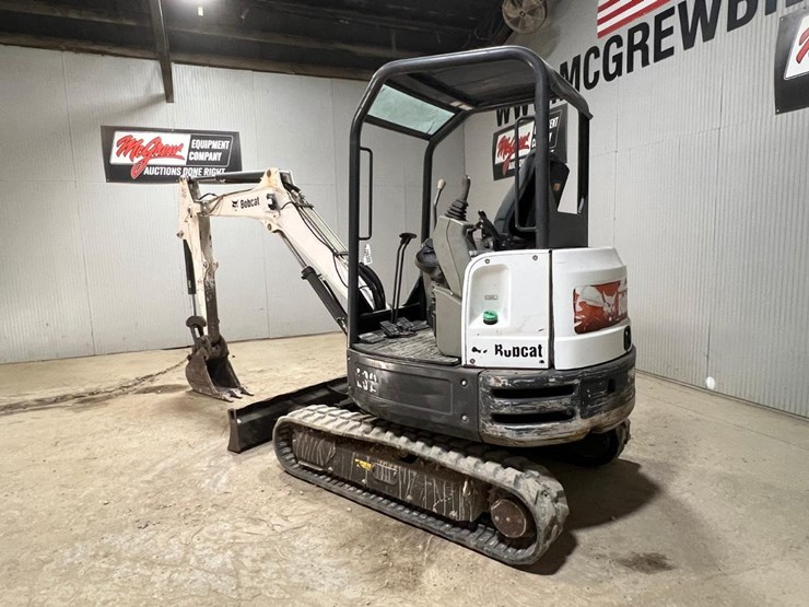2017-bobcat-e32-image-3