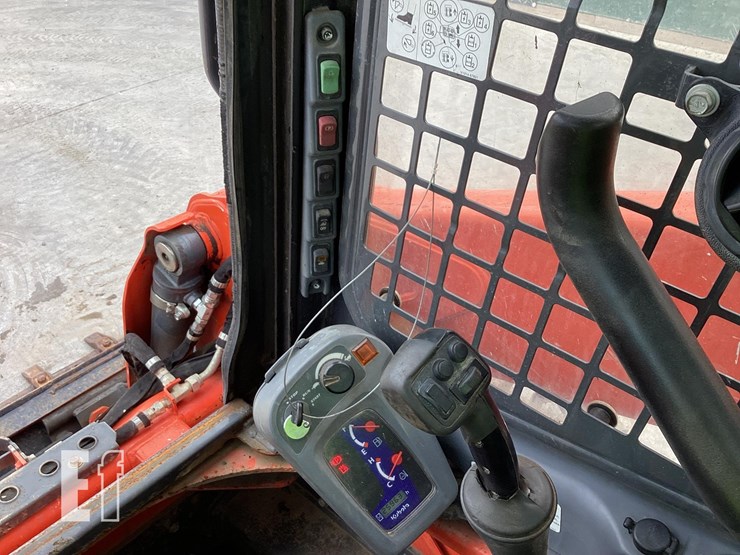 2022-kubota-ssv75-image-15