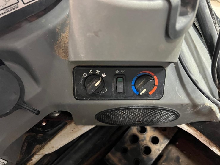 2019-bobcat-t870-image-26
