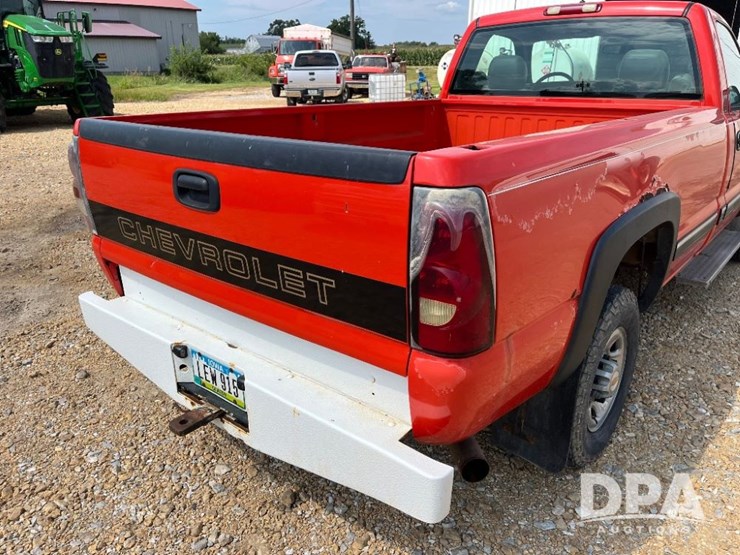 2004-chevrolet-2500hd-image-35