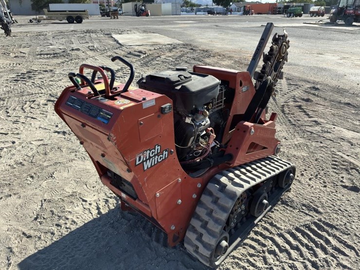 2017-ditch-witch-c16x-image-3