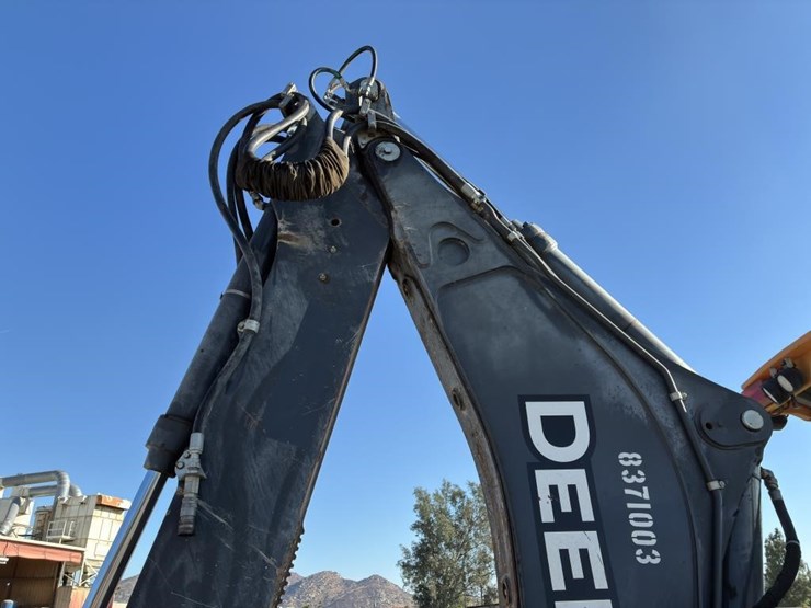 2015-deere-710k-image-11