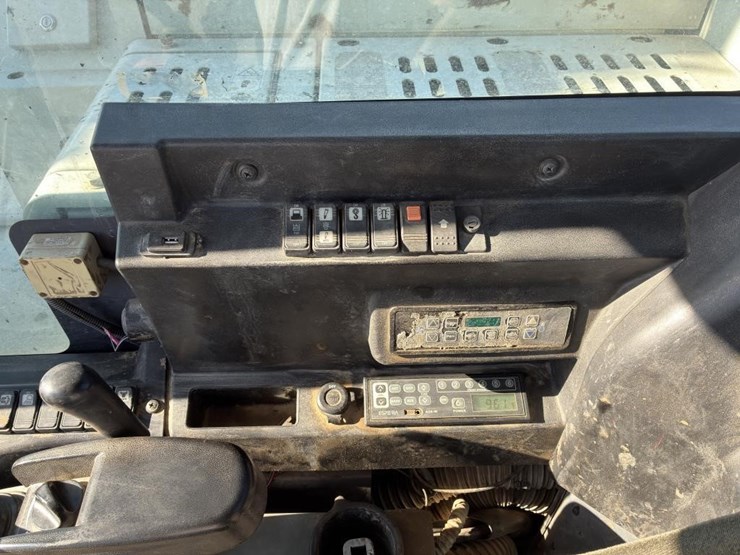 2017-takeuchi-tb2150-image-25